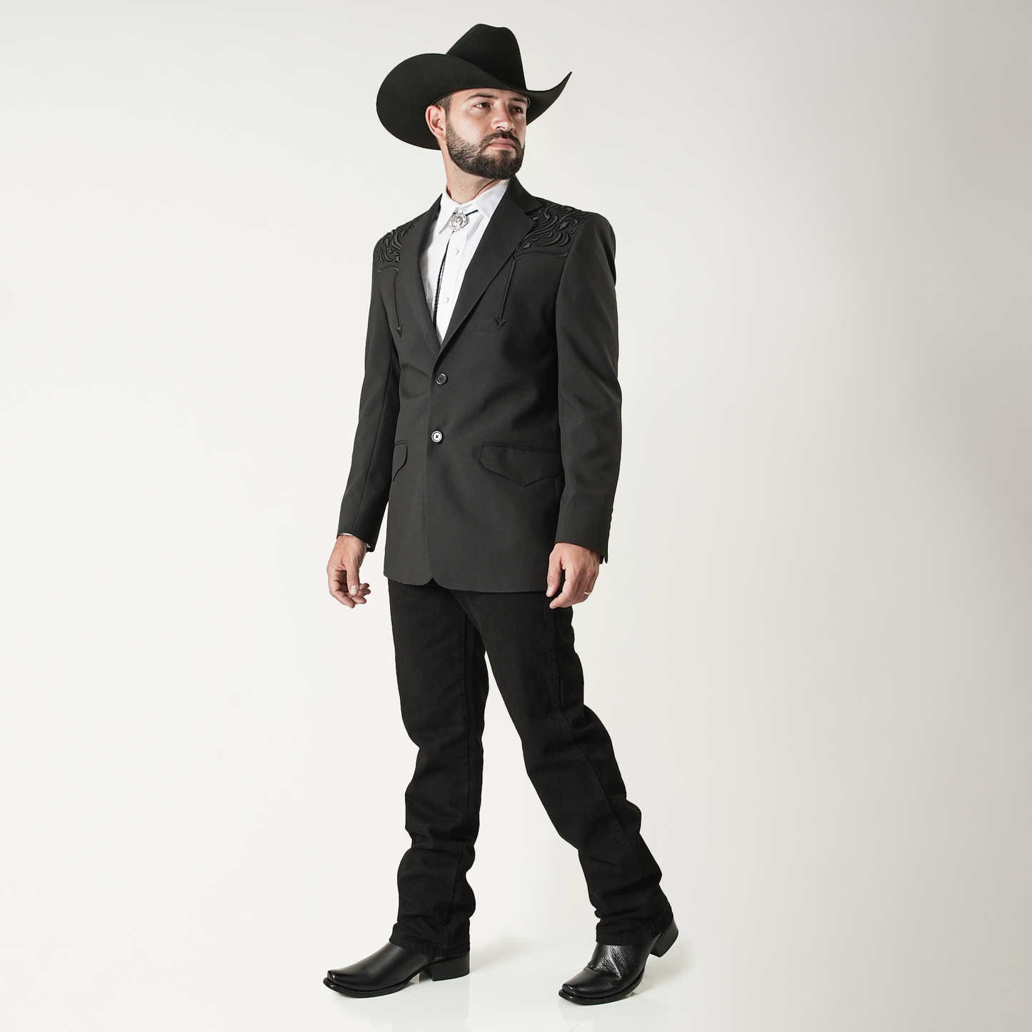 NGP-152 Traje Negro Bordado Hojas