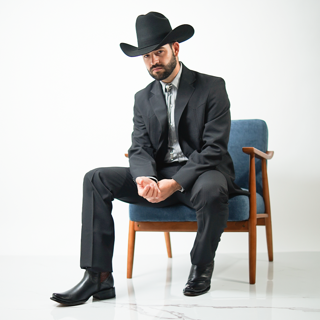 NGP-101 Traje Negro Liso Poliéster