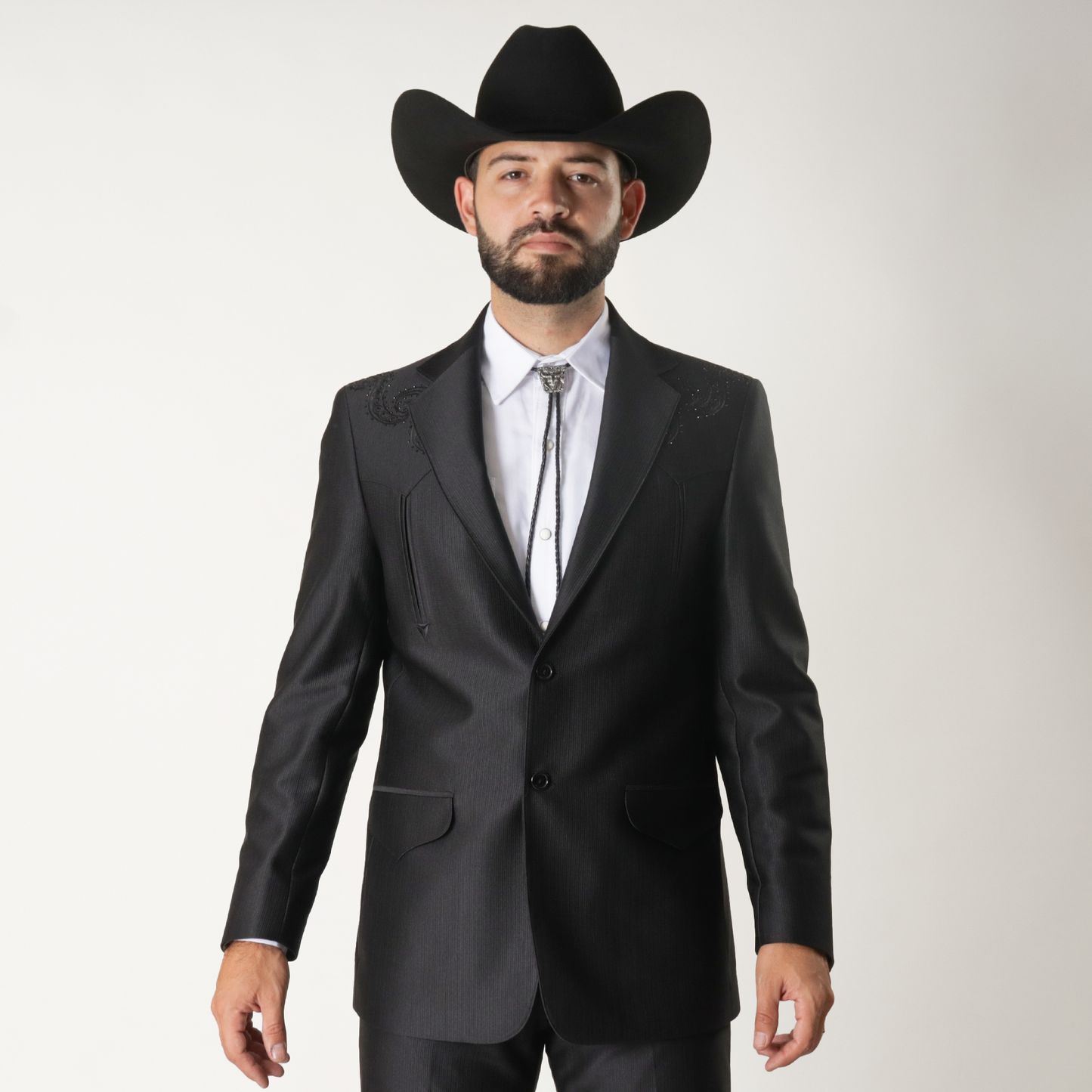 NG-102-5 Traje Negro Bordado Craquer c/Piedra