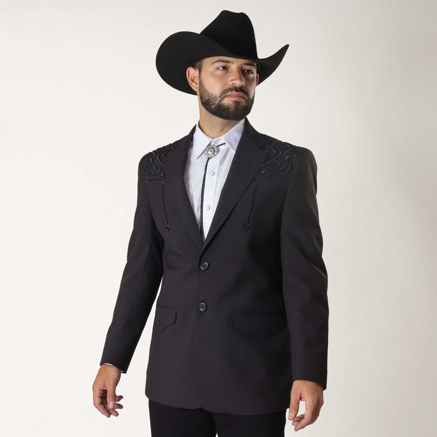 NGP-152 Traje Negro Bordado Hojas