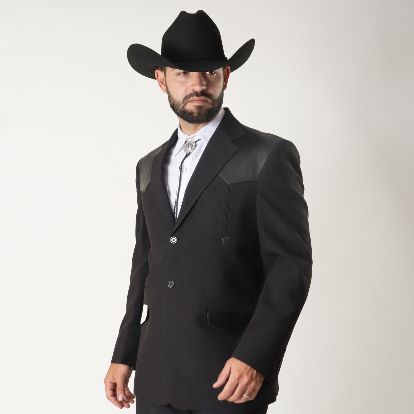 NGP-104-5 Traje Negro c/piel Lisa Negra