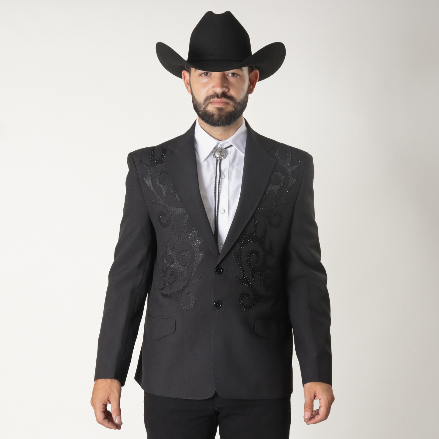 TGO-101 Traje Negro Bordado Valedores