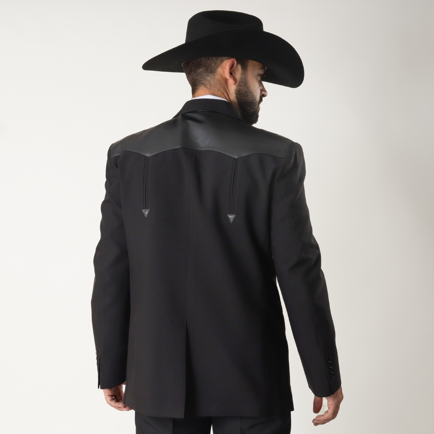 NGP-104-5 Traje Negro c/piel Lisa Negra