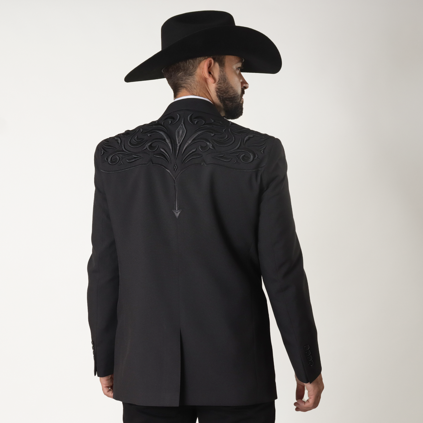 NGP-152 Traje Negro Bordado Hojas