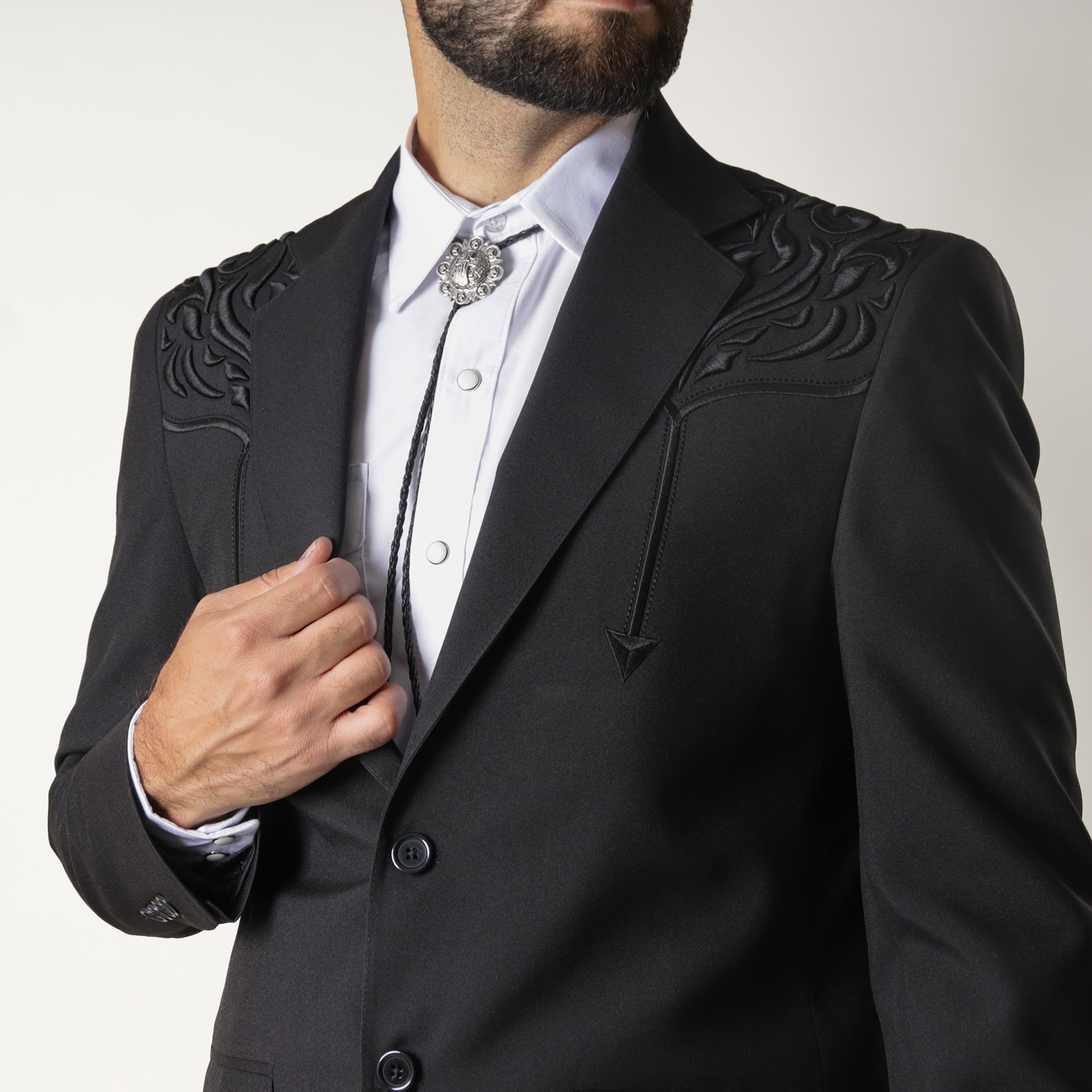 NGP-152 Traje Negro Bordado Hojas