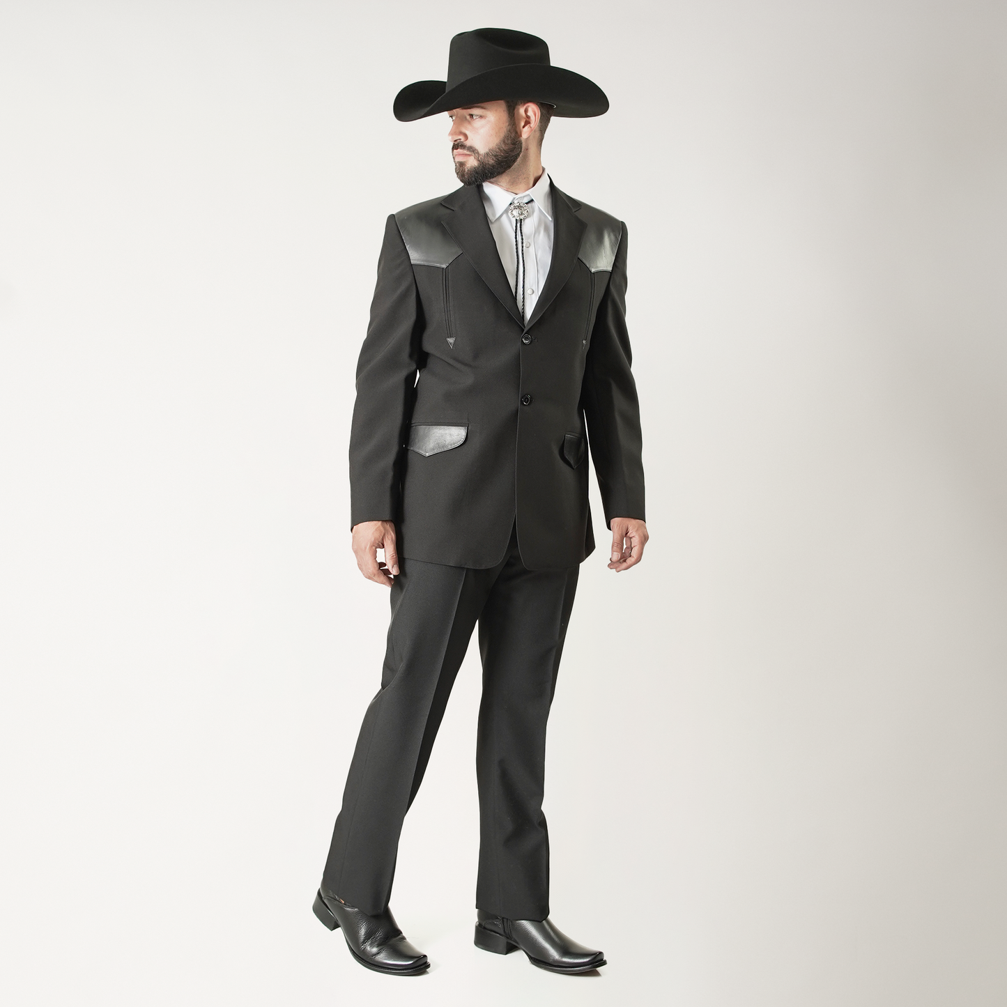 NGP-104-5 Traje Negro c/piel Lisa Negra