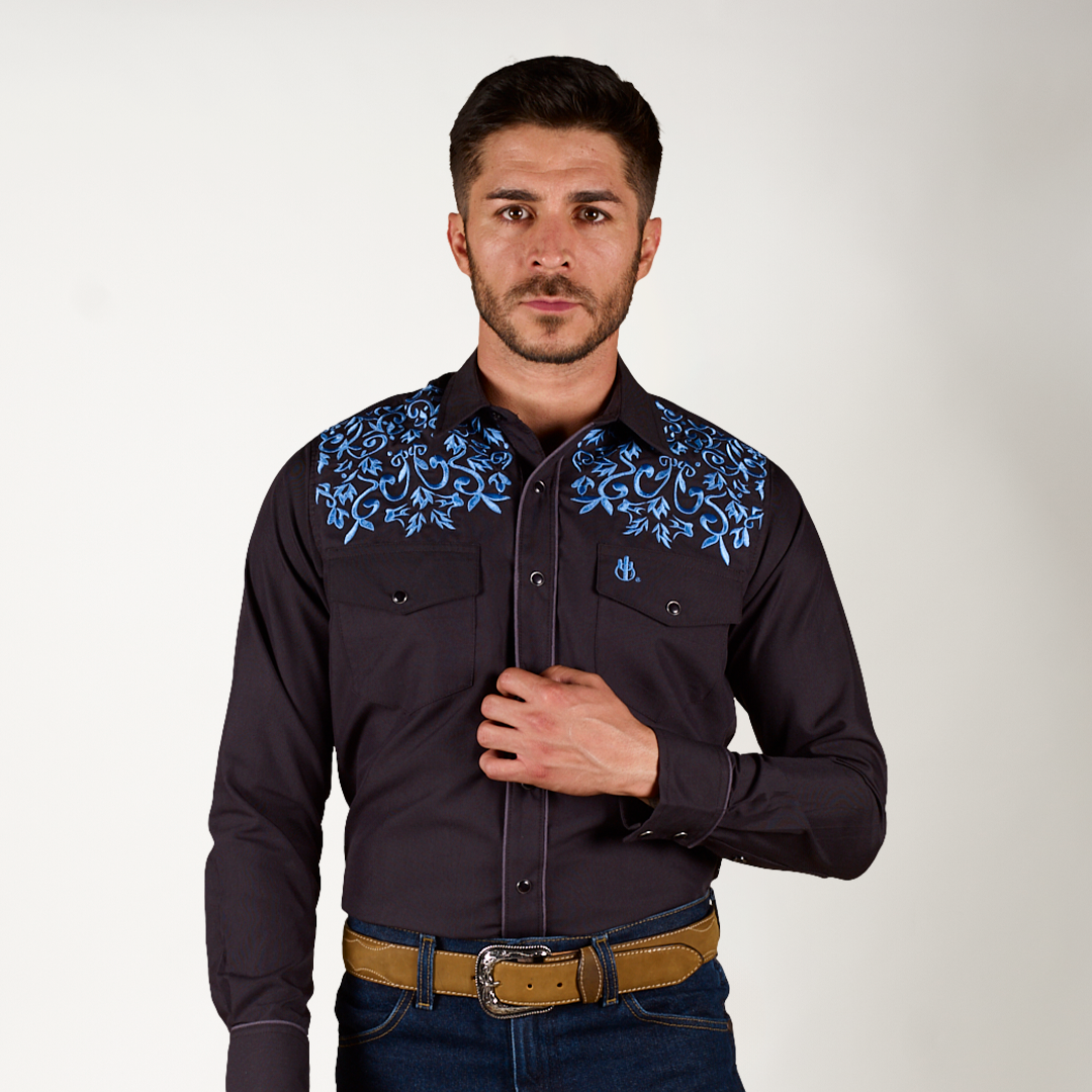 CAMISA NEGRA  BORDADO PISTOLAS