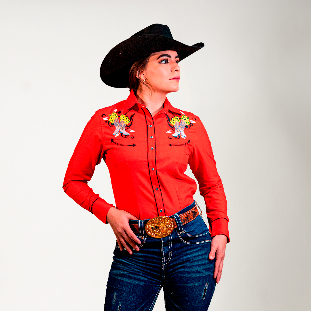 CAMISA ROJA BORDADO BOTAS